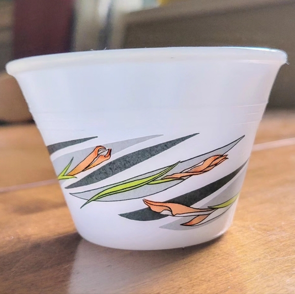 Vintage Milk Glass Custard Cups - Picture 4 of 4